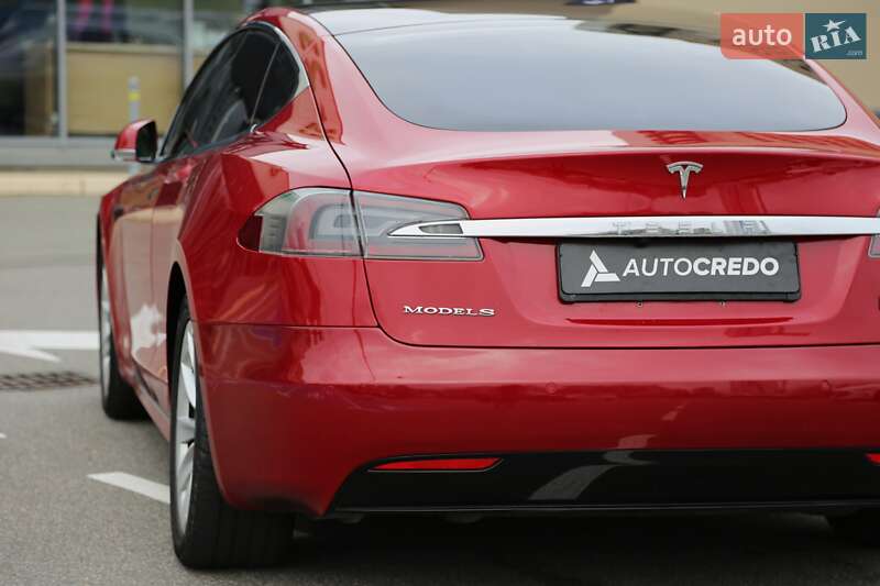 Ліфтбек Tesla Model S 2017 в Києві