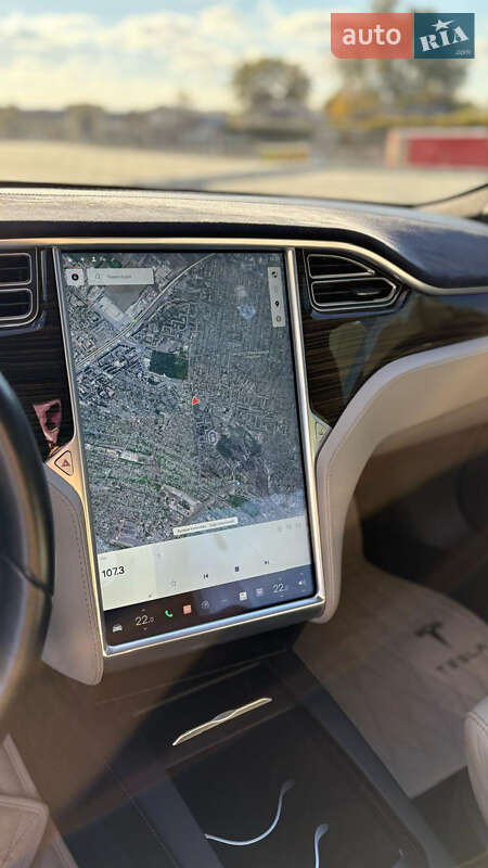 Лифтбек Tesla Model S 2015 в Днепре