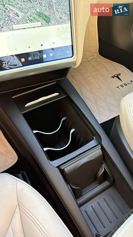 Лифтбек Tesla Model S 2015 в Днепре