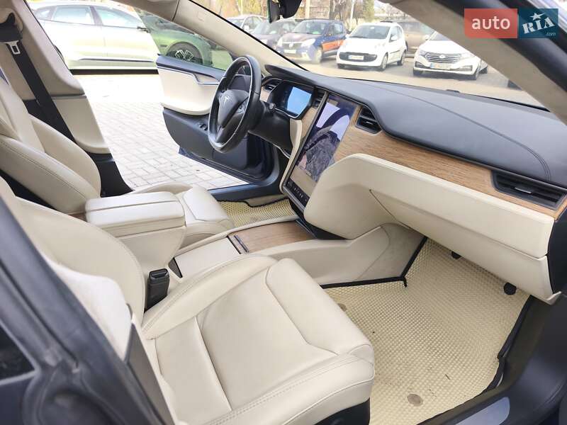 Лифтбек Tesla Model S 2018 в Днепре