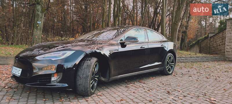 Ліфтбек Tesla Model S 2015 в Львові фото 16 Ліфтбек Tesla Model S 2015 в Львові