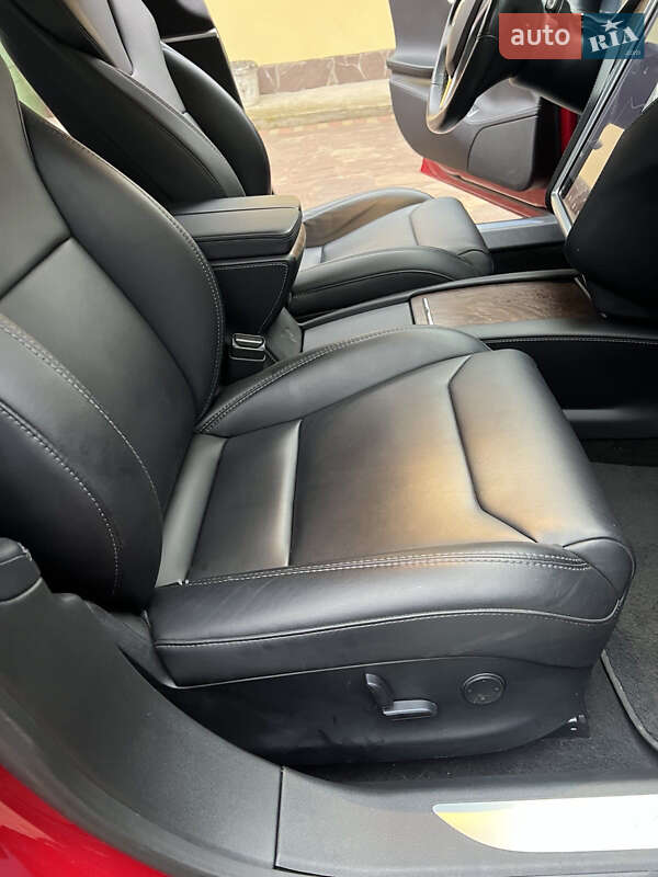 Лифтбек Tesla Model S 2018 в Тернополе