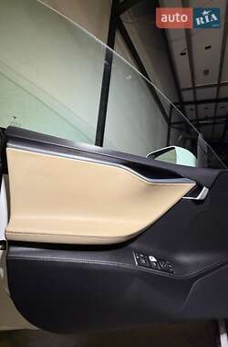 Ліфтбек Tesla Model S 2015 в Житомирі