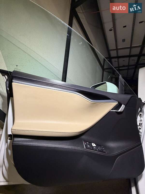 Ліфтбек Tesla Model S 2015 в Житомирі