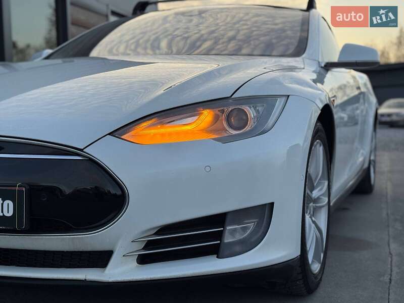 Ліфтбек Tesla Model S 2015 в Рівному фото 15 Ліфтбек Tesla Model S 2015 в Рівному