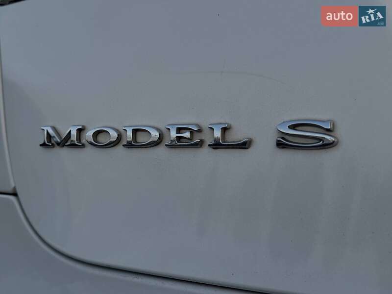 Ліфтбек Tesla Model S 2015 в Рівному фото 24 Ліфтбек Tesla Model S 2015 в Рівному