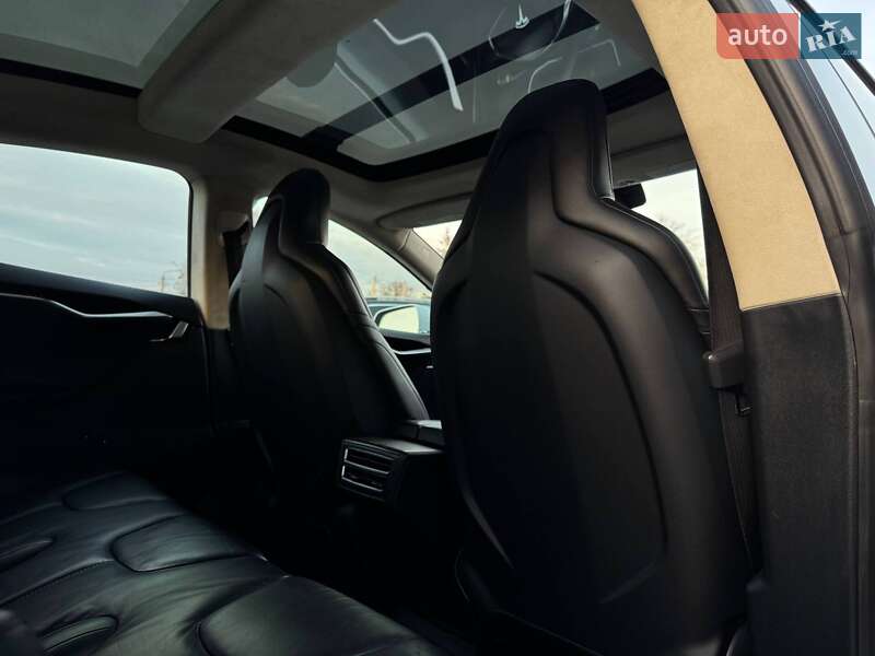 Ліфтбек Tesla Model S 2015 в Рівному фото 55 Ліфтбек Tesla Model S 2015 в Рівному