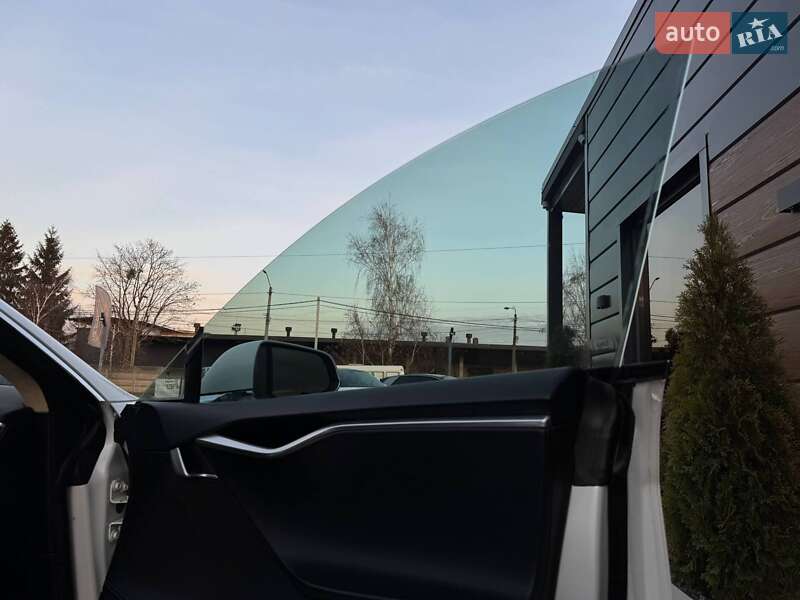 Ліфтбек Tesla Model S 2015 в Рівному фото 57 Ліфтбек Tesla Model S 2015 в Рівному