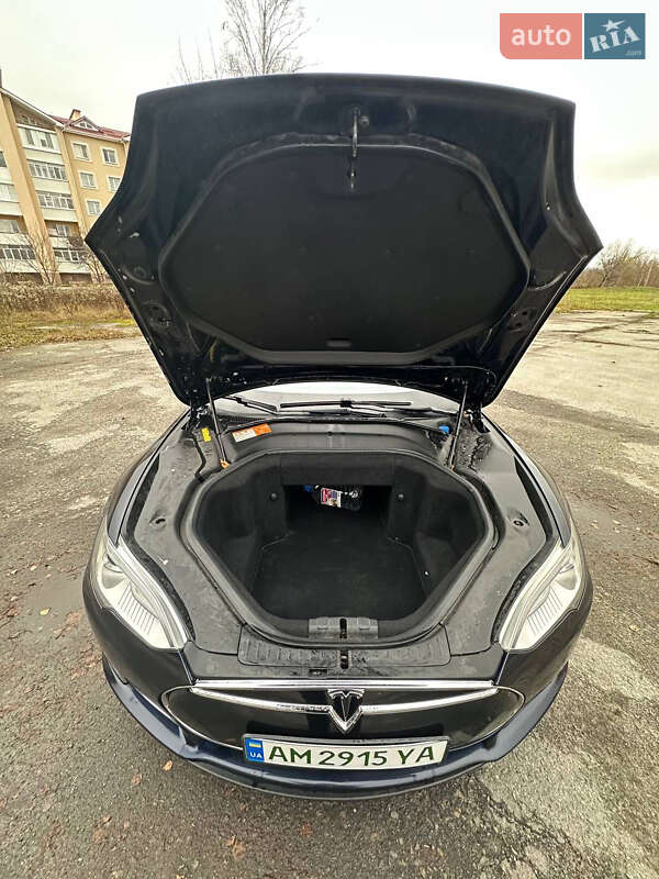 Лифтбек Tesla Model S 2013 в Звягеле