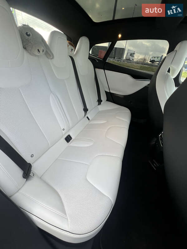 Ліфтбек Tesla Model S 2017 в Львові фото 10 Ліфтбек Tesla Model S 2017 в Львові