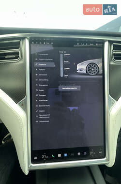 Ліфтбек Tesla Model S 2017 в Львові