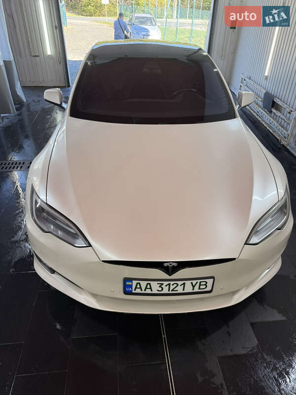 Ліфтбек Tesla Model S 2017 в Києві
