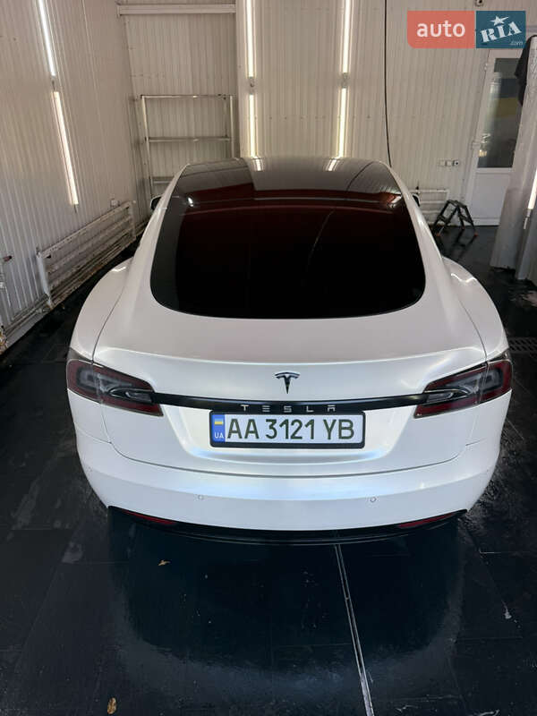 Ліфтбек Tesla Model S 2017 в Києві