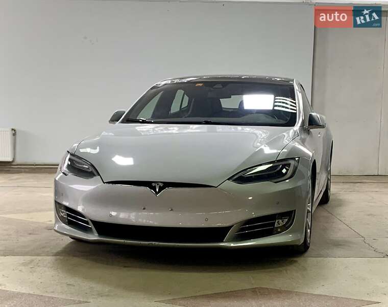 Лифтбек Tesla Model S 2017 в Тернополе