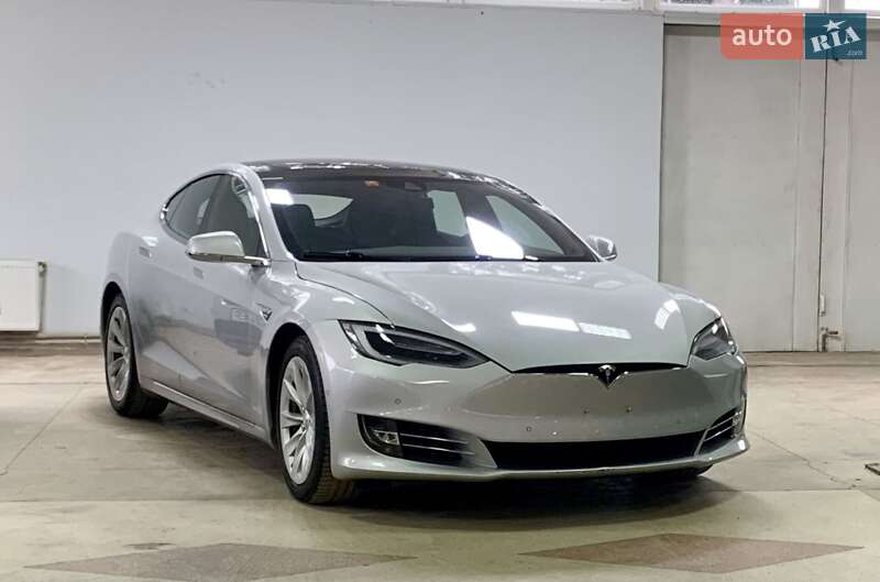Лифтбек Tesla Model S 2017 в Тернополе