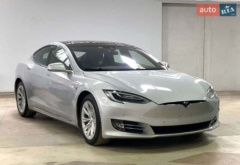 Лифтбек Tesla Model S 2017 в Тернополе