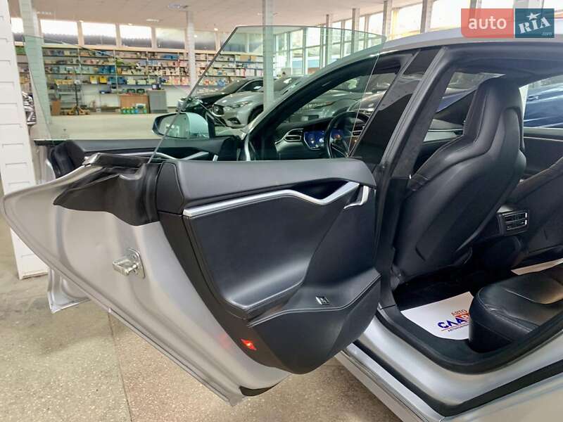 Лифтбек Tesla Model S 2017 в Тернополе