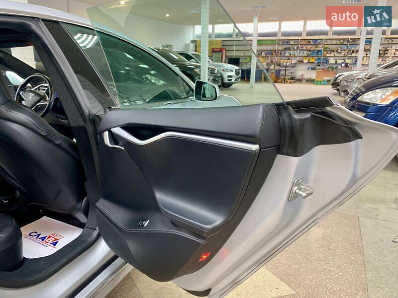 Лифтбек Tesla Model S 2017 в Тернополе