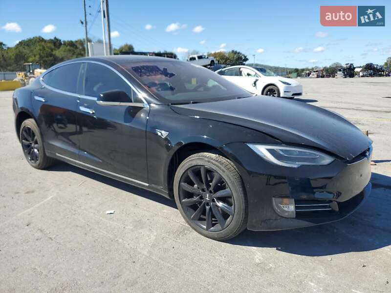 Ліфтбек Tesla Model S 2020 в Дніпрі