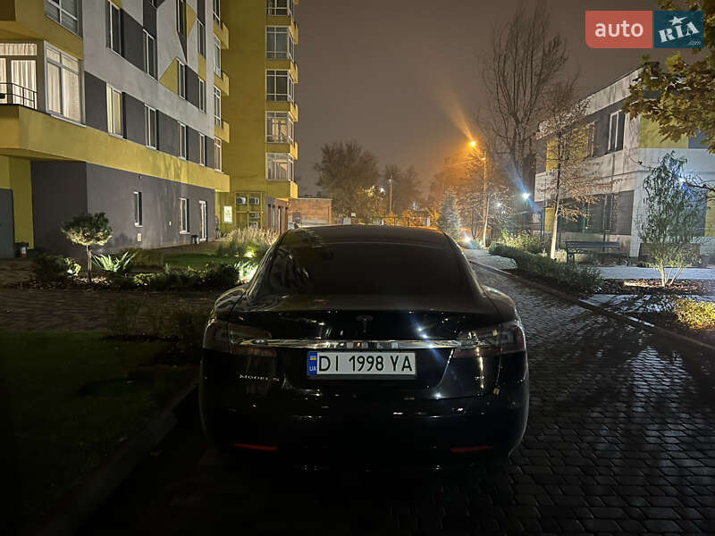 Лифтбек Tesla Model S 2017 в Днепре