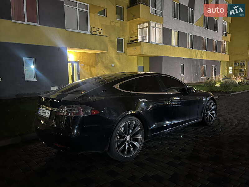 Лифтбек Tesla Model S 2017 в Днепре