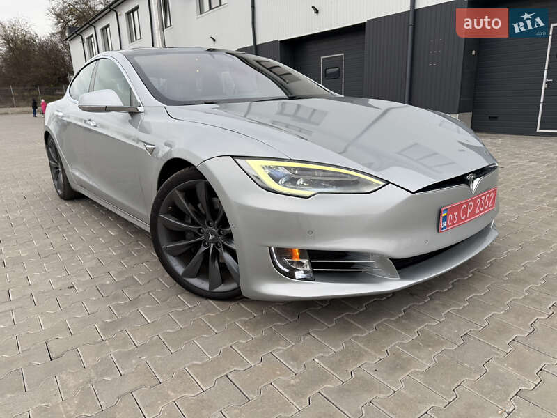 Лифтбек Tesla Model S 2017 в Виннице