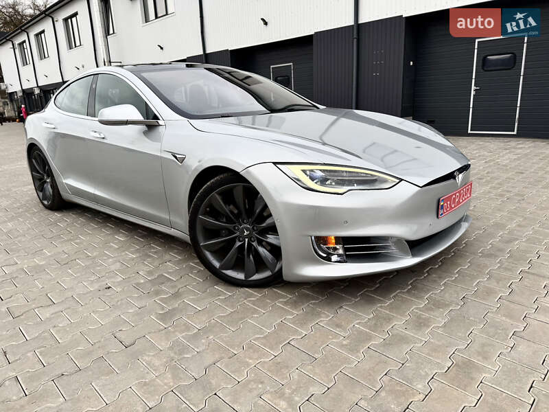 Лифтбек Tesla Model S 2017 в Виннице