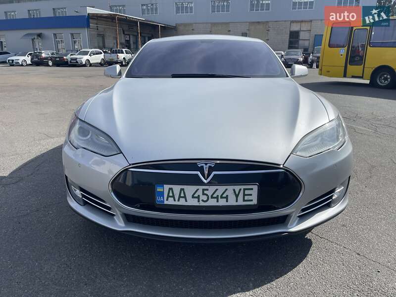Ліфтбек Tesla Model S 2013 в Києві