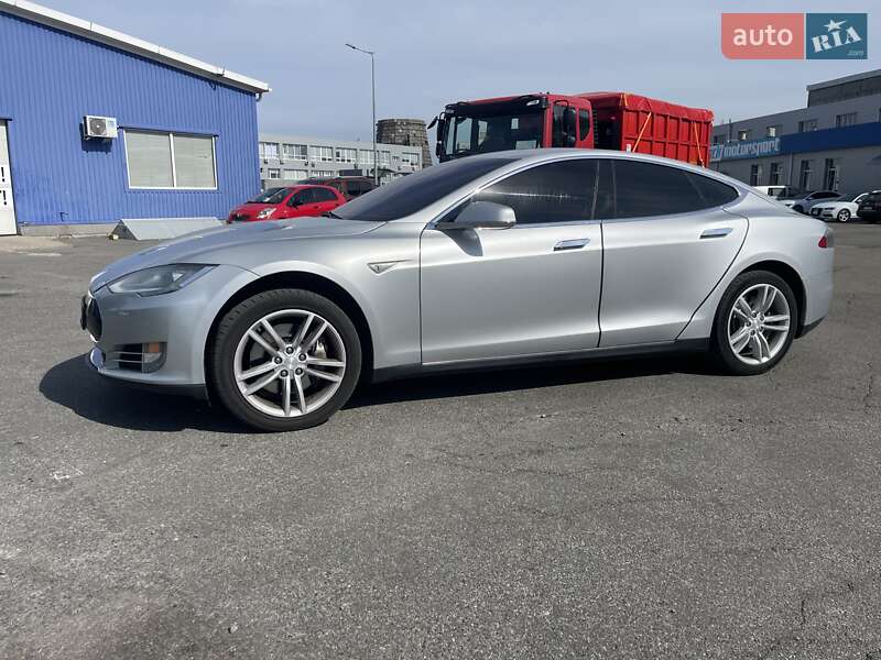 Ліфтбек Tesla Model S 2013 в Києві