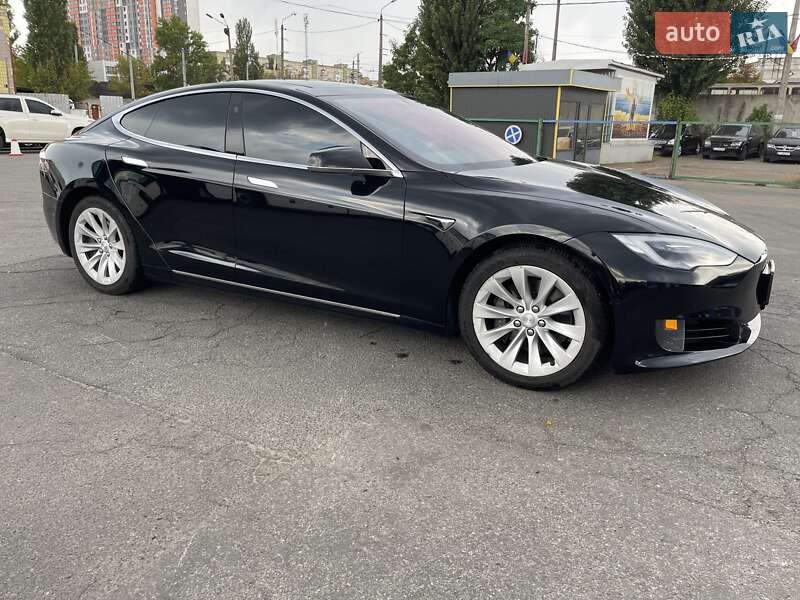 Лифтбек Tesla Model S 2016 в Киеве фото 22 Лифтбек Tesla Model S 2016 в Киеве