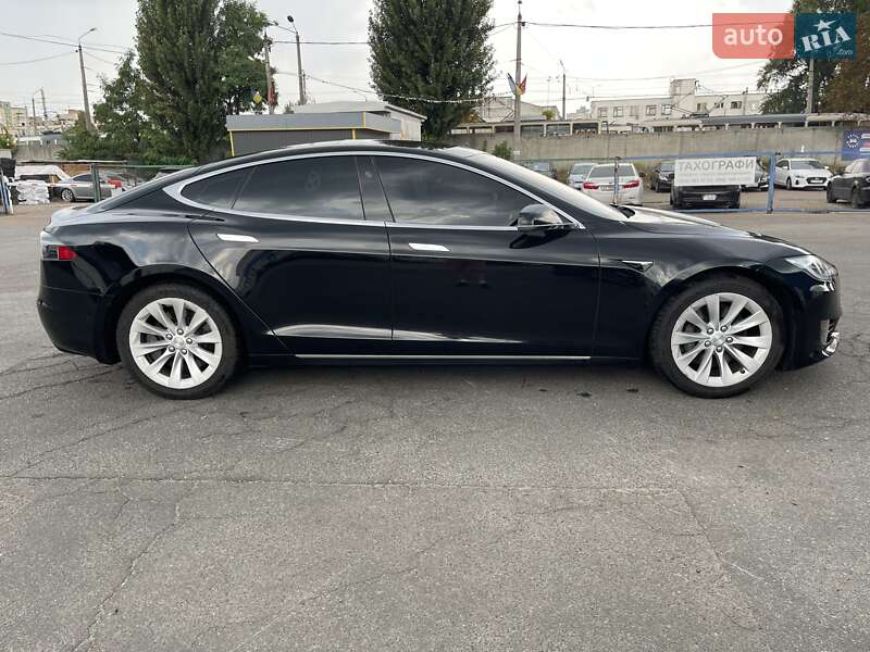 Лифтбек Tesla Model S 2016 в Киеве фото 23 Лифтбек Tesla Model S 2016 в Киеве