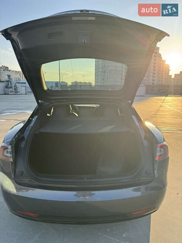 Лифтбек Tesla Model S 2019 в Киеве фото 7 Лифтбек Tesla Model S 2019 в Киеве