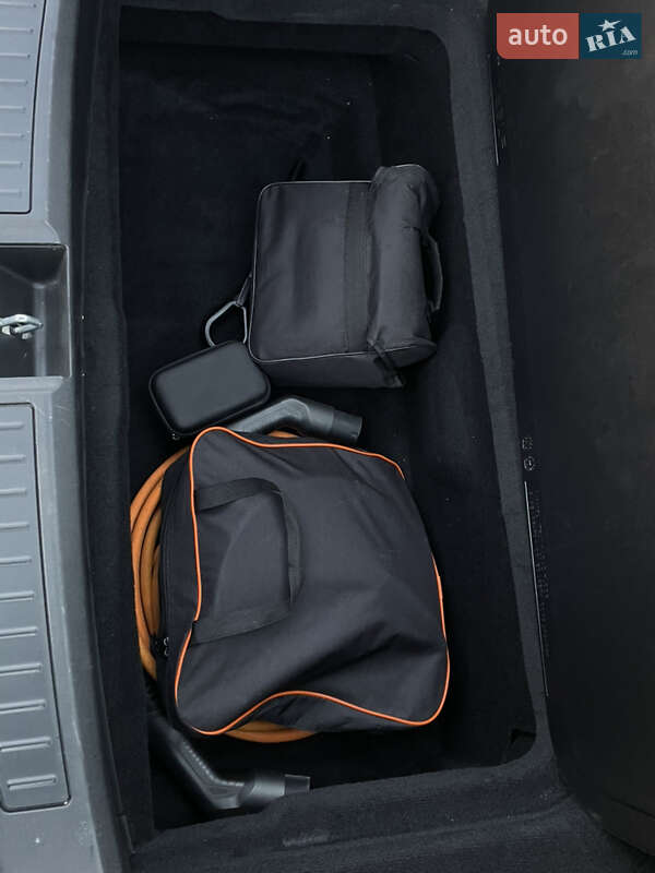 Ліфтбек Tesla Model S 2020 в Вінниці