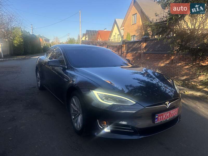 Лифтбек Tesla Model S 2018 в Киеве фото 48 Лифтбек Tesla Model S 2018 в Киеве