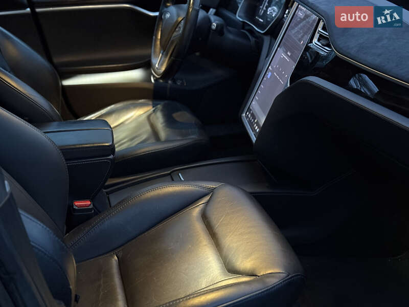 Лифтбек Tesla Model S 2016 в Луцке фото 39 Лифтбек Tesla Model S 2016 в Луцке