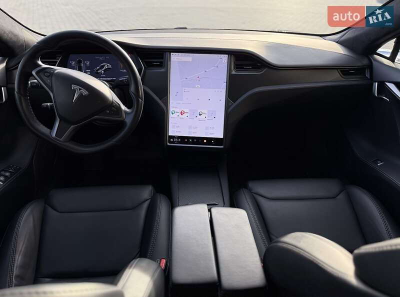 Лифтбек Tesla Model S 2018 в Городке