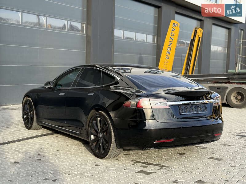Лифтбек Tesla Model S 2018 в Городке