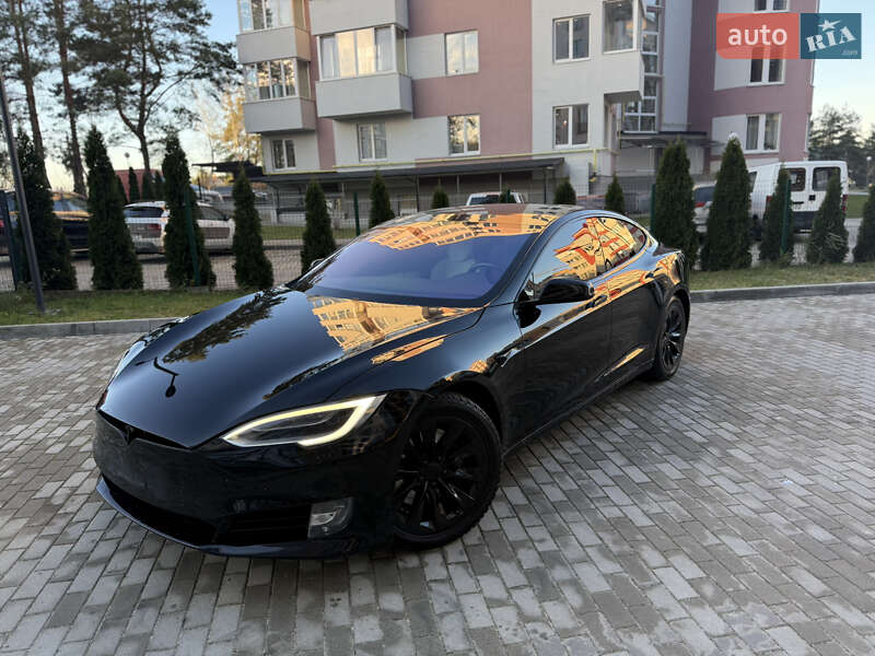 Ліфтбек Tesla Model S 2017 в Львові