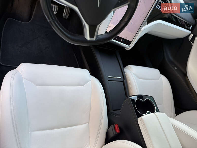 Ліфтбек Tesla Model S 2017 в Львові