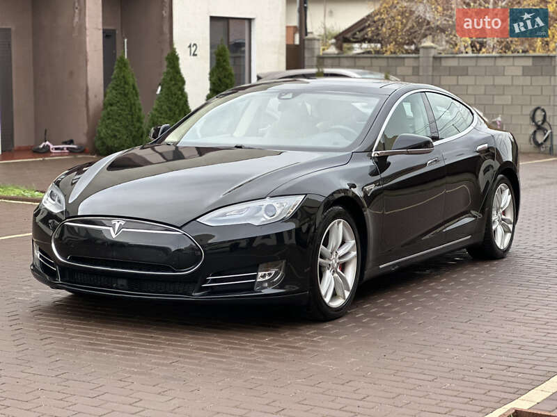 Tesla Model S 2015