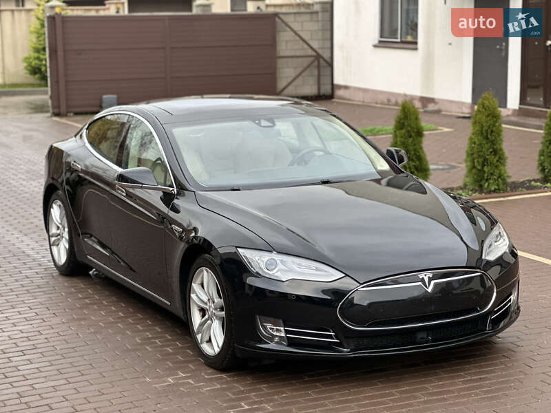 Ліфтбек Tesla Model S 2015 в Одесі