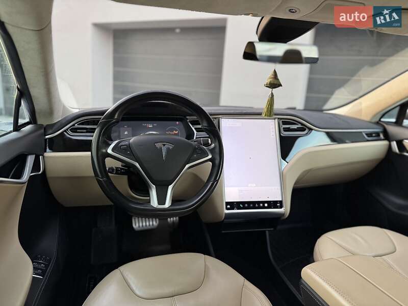 Лифтбек Tesla Model S 2014 в Тернополе фото 31 Лифтбек Tesla Model S 2014 в Тернополе