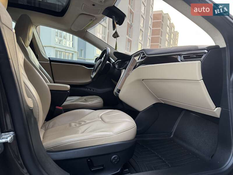 Лифтбек Tesla Model S 2014 в Тернополе фото 35 Лифтбек Tesla Model S 2014 в Тернополе