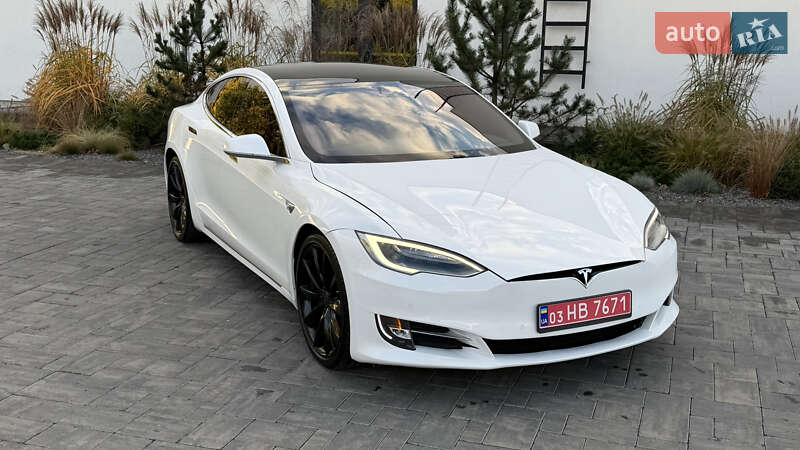 Ліфтбек Tesla Model S 2017 в Луцьку