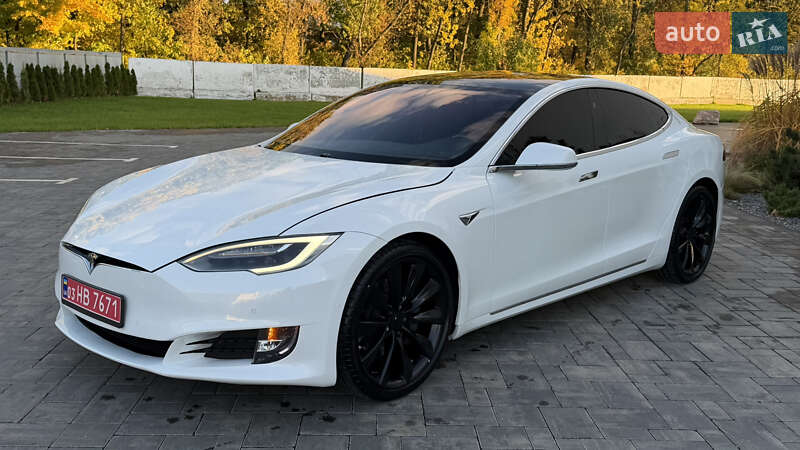Ліфтбек Tesla Model S 2017 в Луцьку