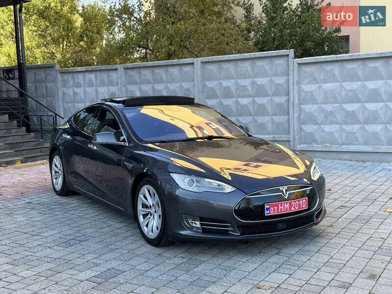 Ліфтбек Tesla Model S 2015 в Рівному