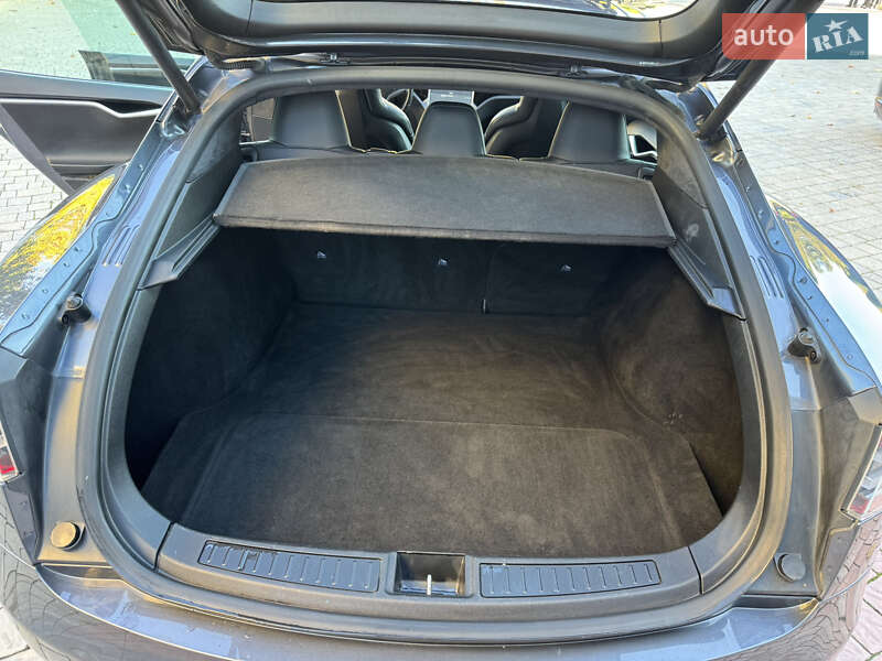 Ліфтбек Tesla Model S 2015 в Рівному