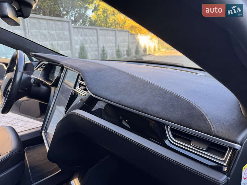 Ліфтбек Tesla Model S 2015 в Рівному