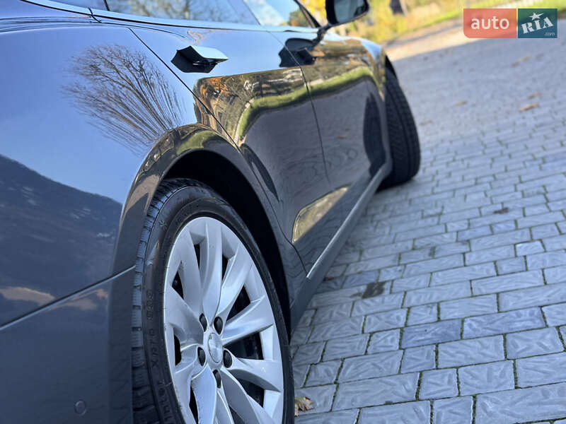 Ліфтбек Tesla Model S 2015 в Рівному