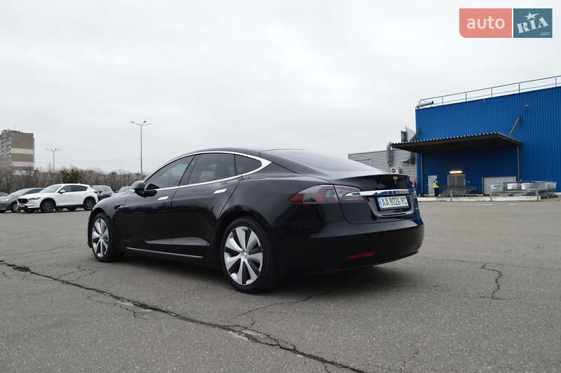 Лифтбек Tesla Model S 2020 в Киеве